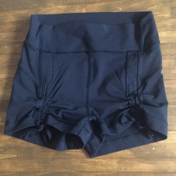 Lululemon Liberty Shorts - Picture 5 of 8